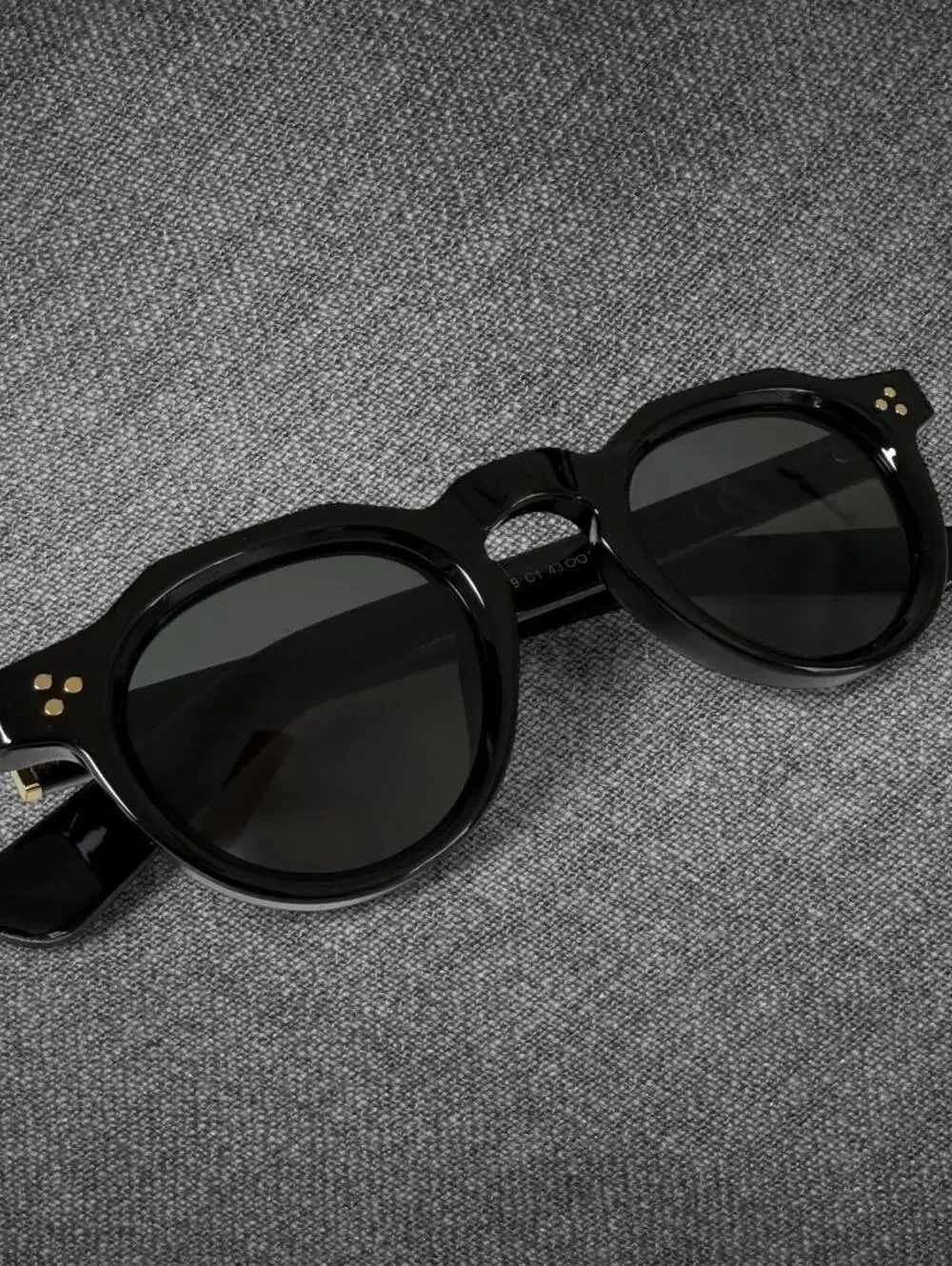 Black Round Sunglasses Gold Rivet Retro Style - Unbranded